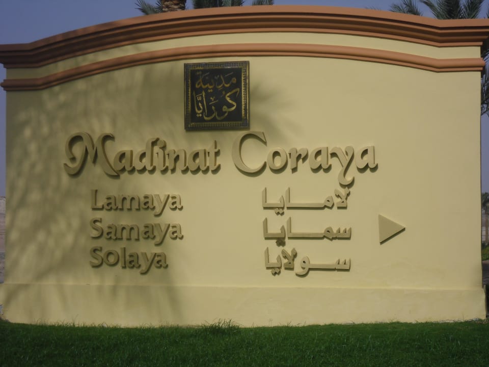 Hinweisschild zu den Hotels Jaz Solaya