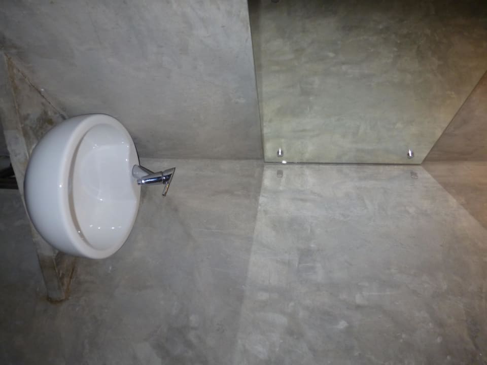 Waschtisch im Bad Jam Hostel Bangkok