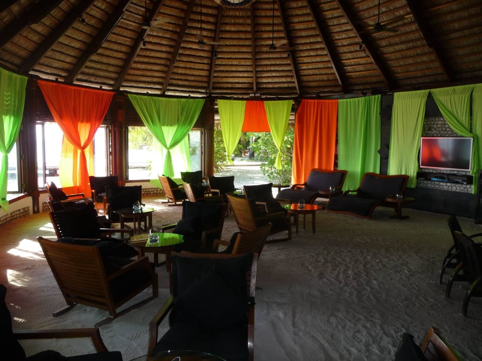Hauptbar mit Sandfußboden Komandoo Island Resort & Spa - Adults only