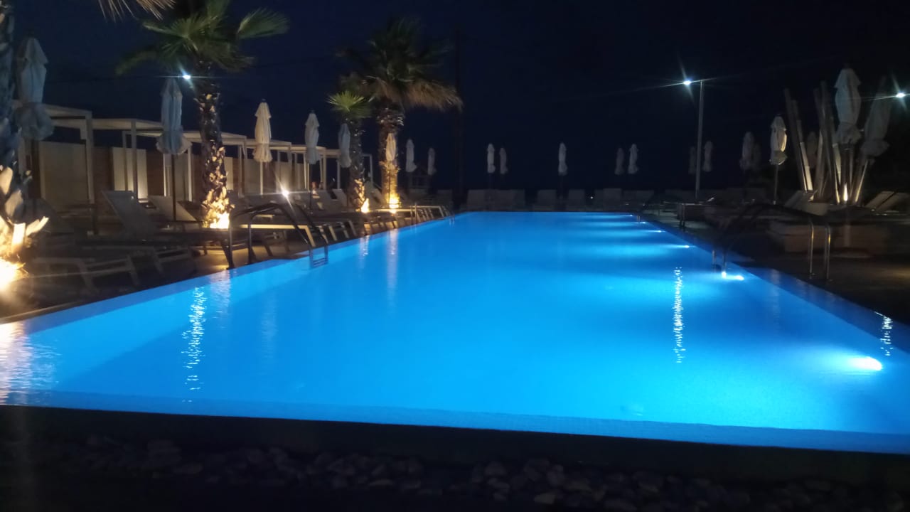 Pool The Island Hotel