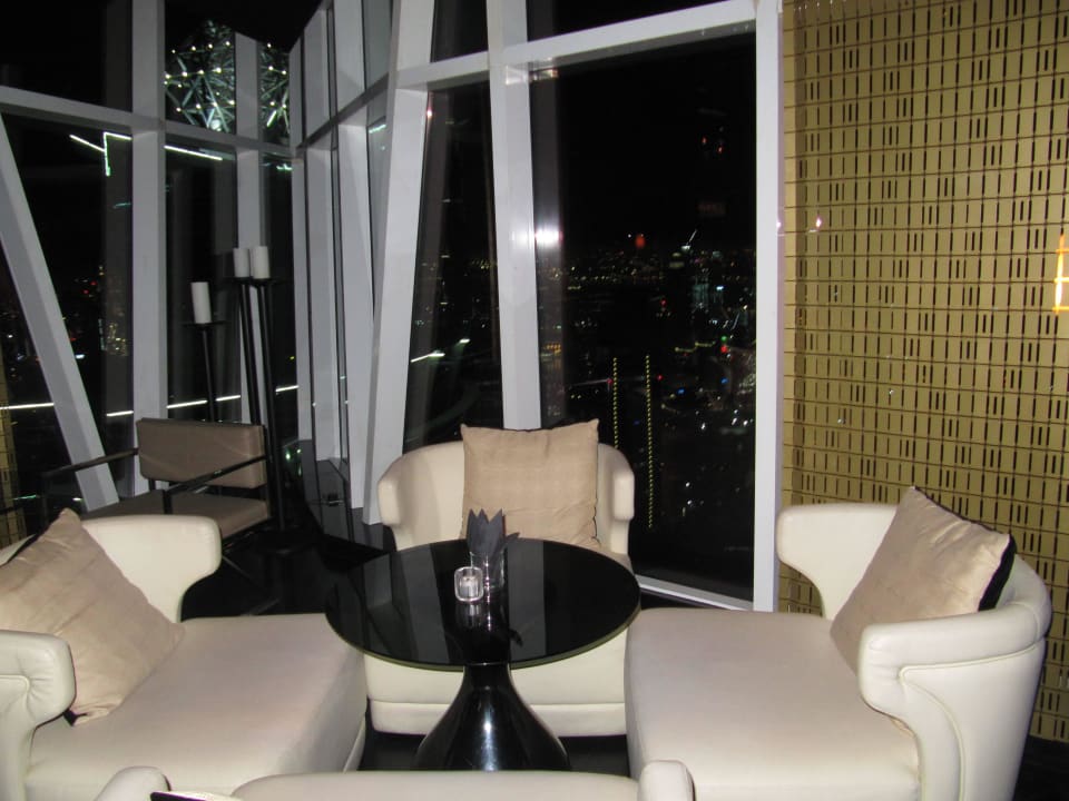 Bar auf letzter Etage JW Marriott Marquis Hotel Dubai