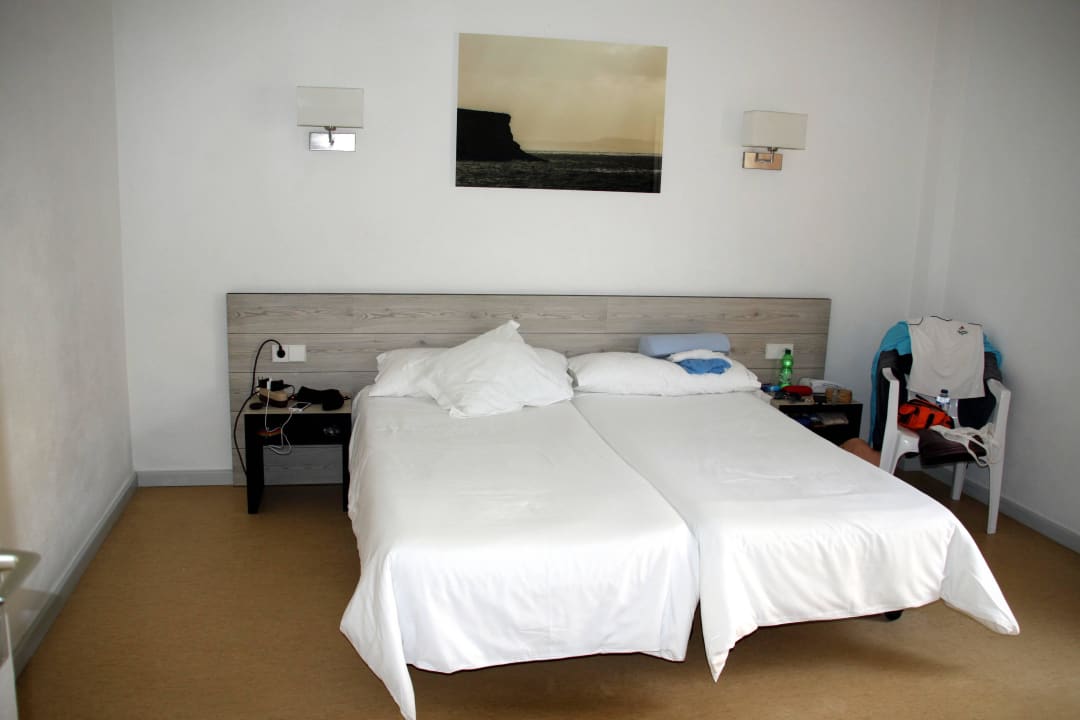 Geräumiges Zimmer, aber Häuserschlucht Hotel Medano