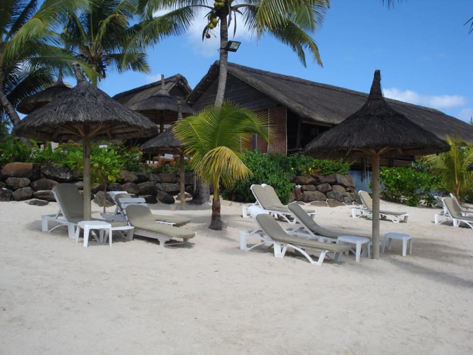 Hotelstrand mit Restaurant Senses im Hintergrund Veranda Pointe aux Biches Hotel