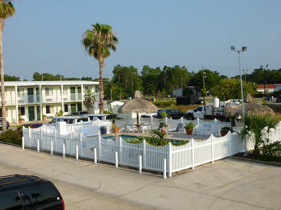 Pool im Hof Hotel Americas Best Value Inn Bradenton Motel