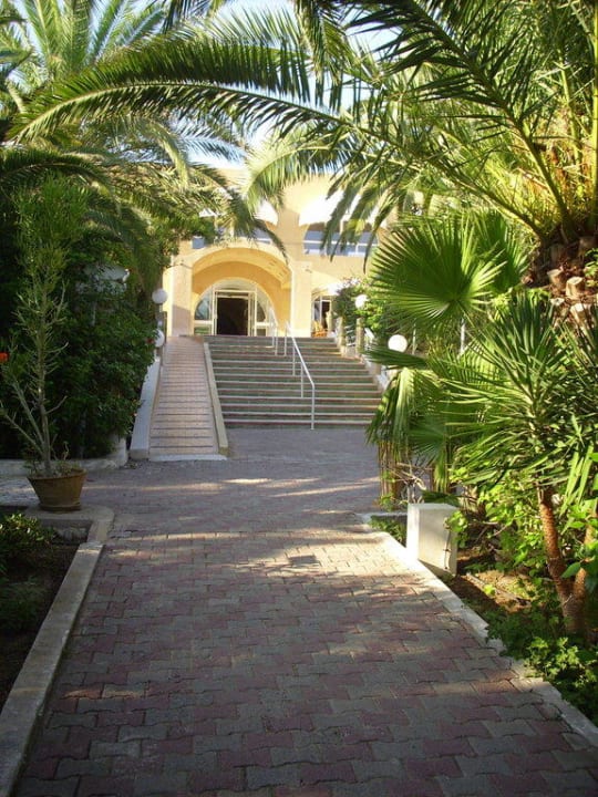 Hoteleingang Strandseite Hotel Méditerranée Thalasso Golf