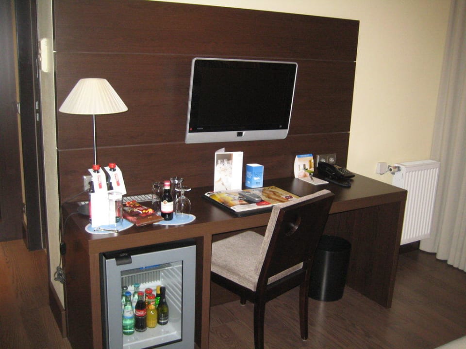 Zimmer Innenansicht Arbeitsbereich NH Berlin Kurfürstendamm