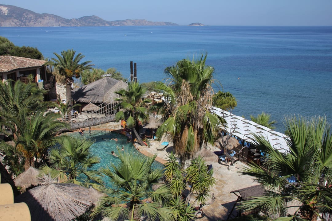 Widok z pokoju Gloria Maris Hotel Suites and Villa