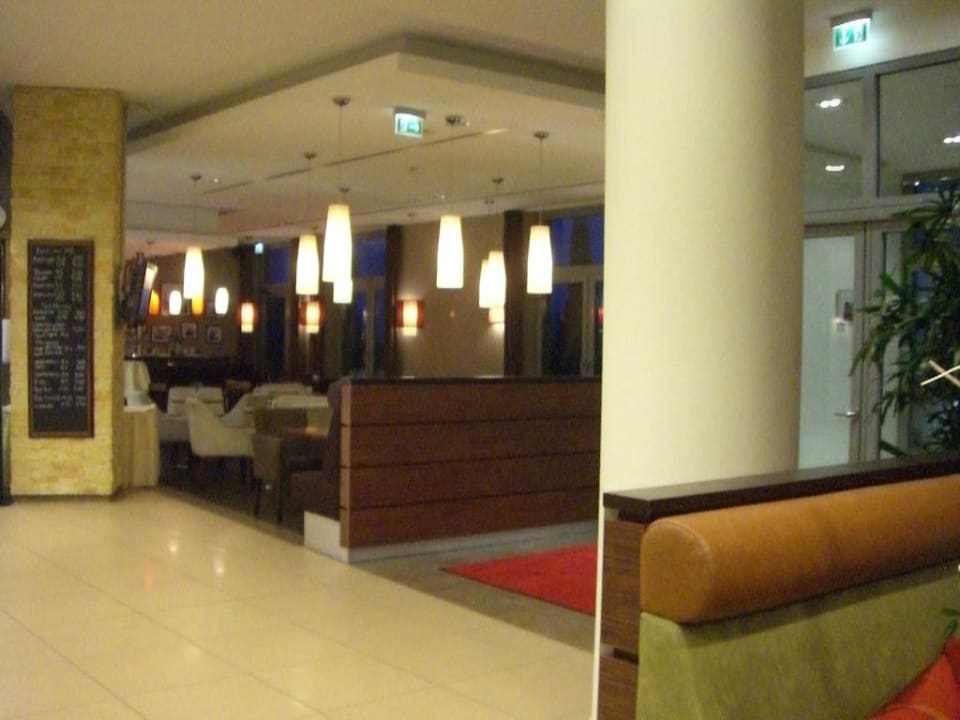 Eingangsbereich des Hotels/Bar  elaya hotel hamburg finkenwerder
