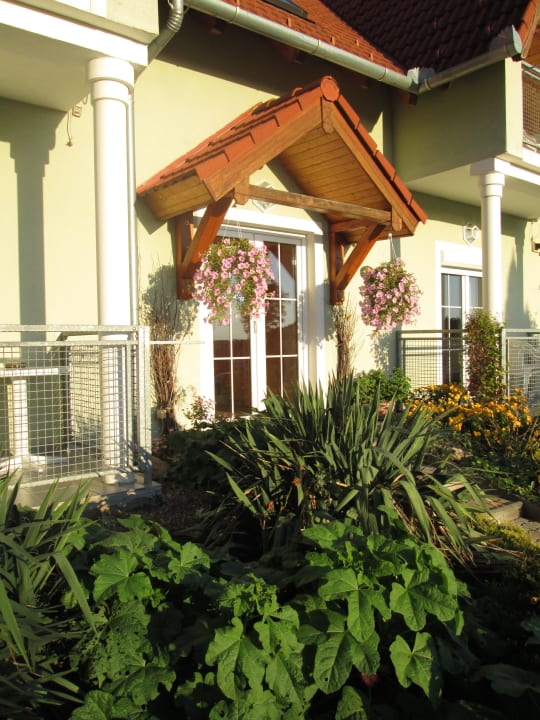 Mit vielen Blumen Andrea Pension