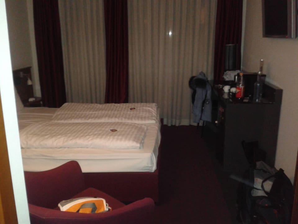 Sehr klein, unangenehmer Geruch Hotel Santo