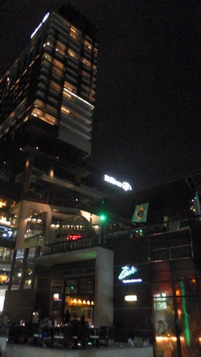 Komplex bei Nacht Hilton Pattaya