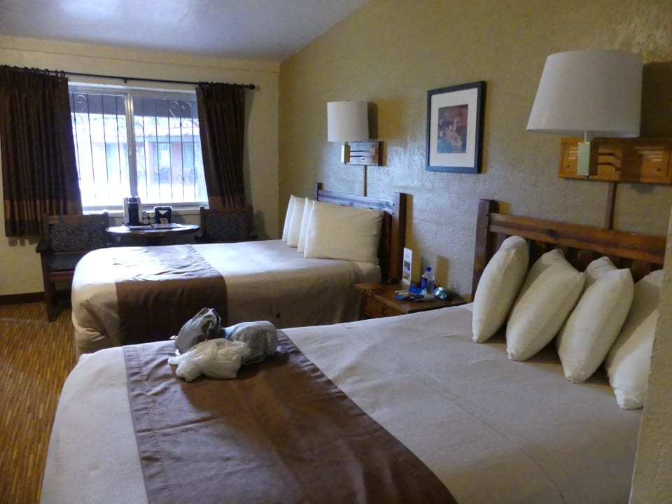 Zimmer Thunderbird Lodge