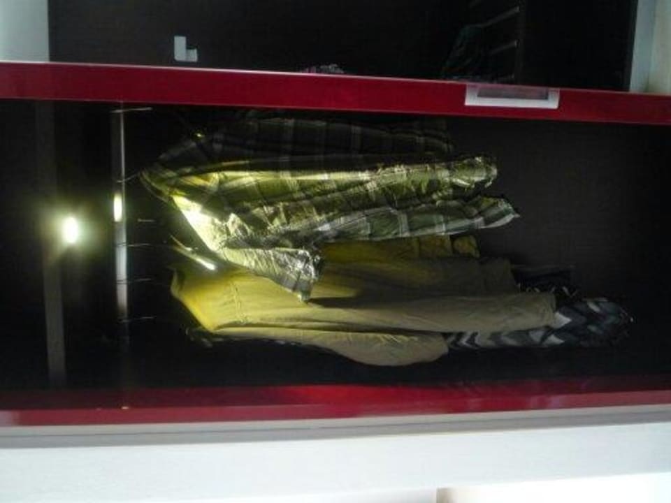 Kleiderschrank beleuchtet Kairos Garda Hotel