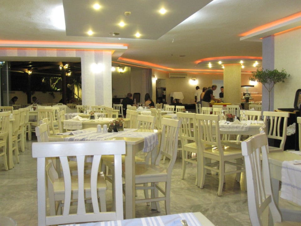 Das Restaurant am Abend. Nefeli Hotel Rethymno