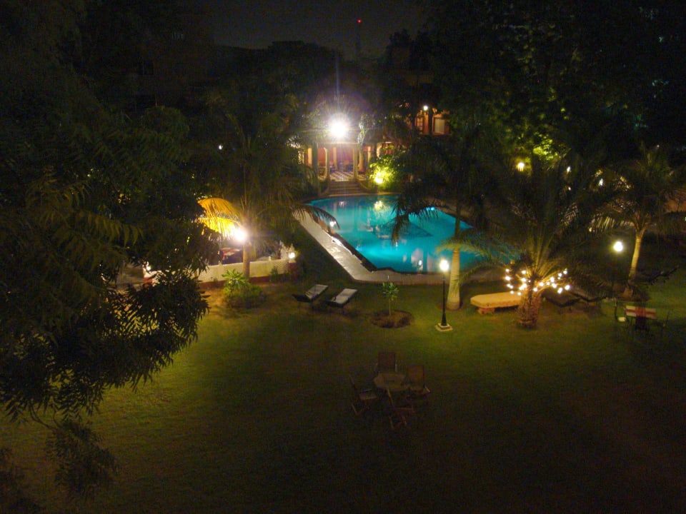 Pool bei Nacht Hotel Ranbanka Palace