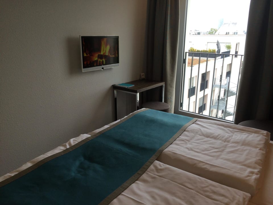 Zimmer mit Ausblick Motel One Köln Waidmarkt