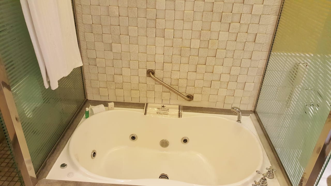 Wieder der Jacuzzi JOIA Paraiso by Iberostar