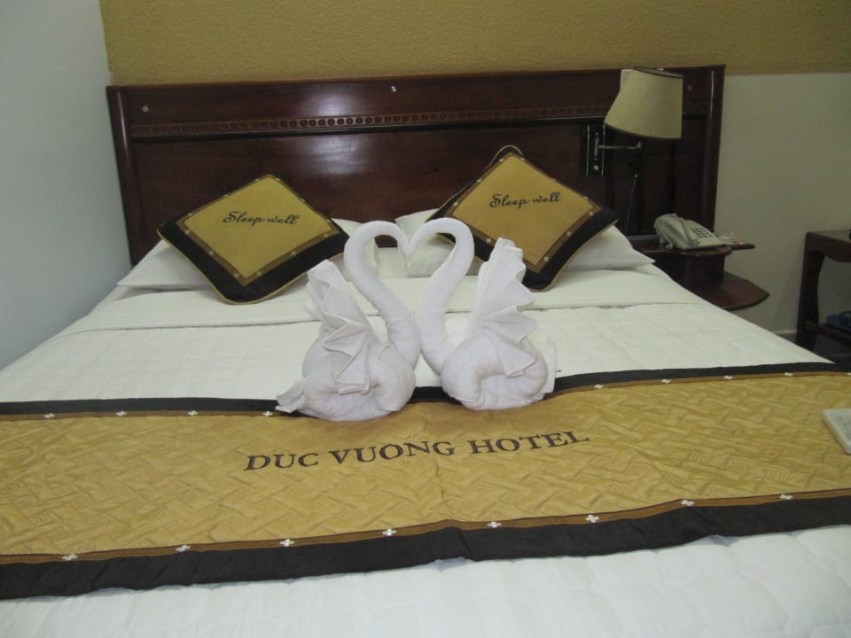 Bett im Zimmer Duc Vuong Hotel