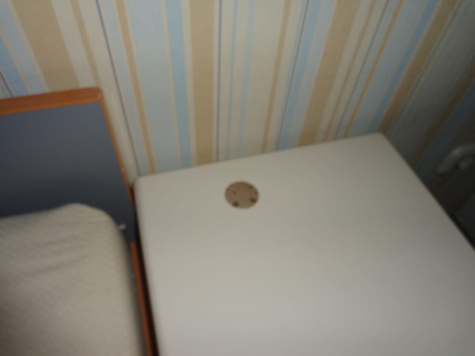 Brandloch im Nachttisch Center Parcs Park Nordseeküste