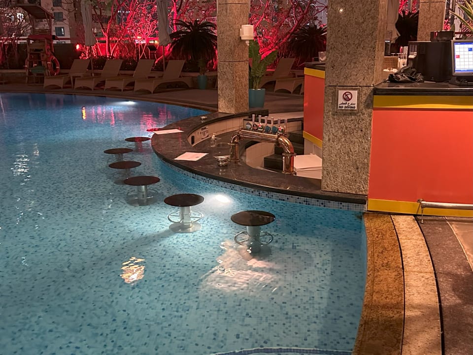 Pool Shangri-La Hotel Dubai