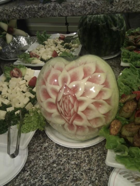 Geschnitzte Wassermelone VONRESORT Golden Coast