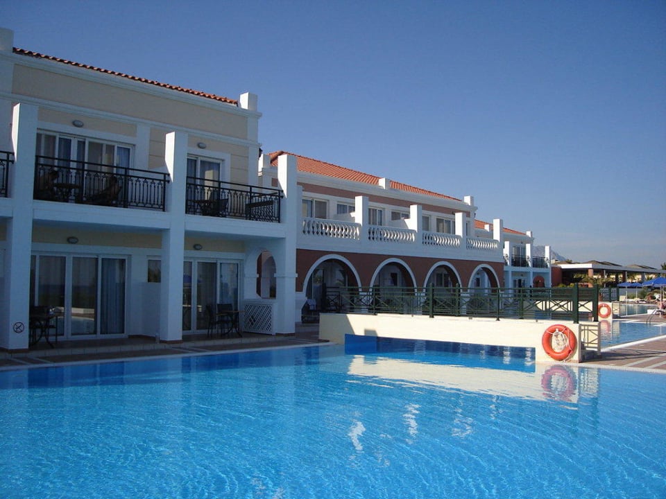 Pool Porto Bello Royal