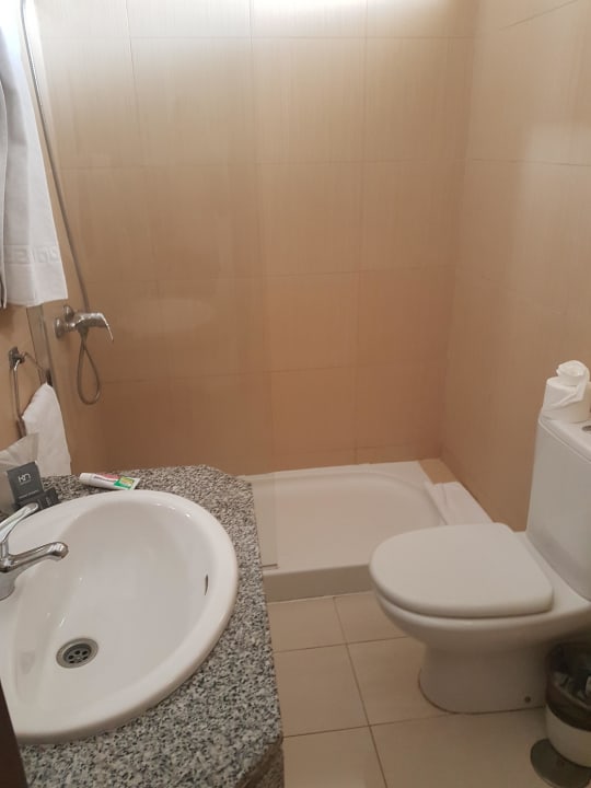 Das saubere Badezimmer  Kn Columbus Aparthotel