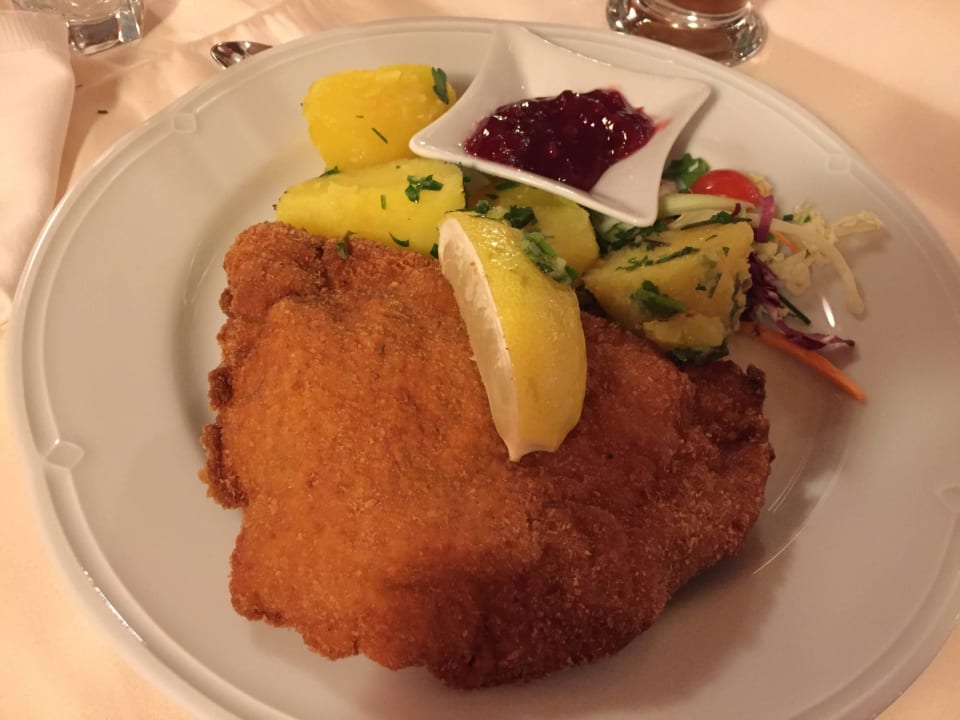 Cordon Bleu mit Petersilienkartoffeln Hotel Kohlerhof