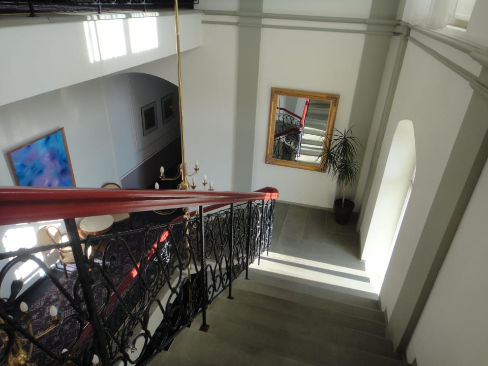 Idąc schodami Paszkowka Palace