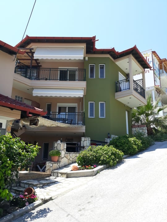 Außenansicht GreenHill Holiday Suites Sarti