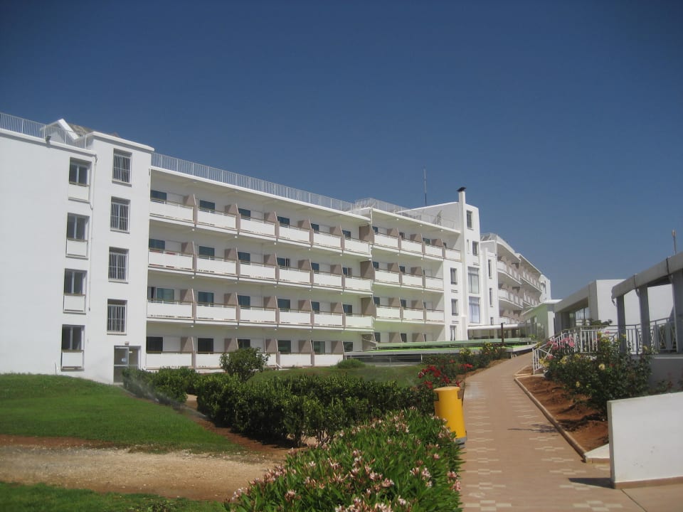 Vom Strand zum Hotel Asterias Beach