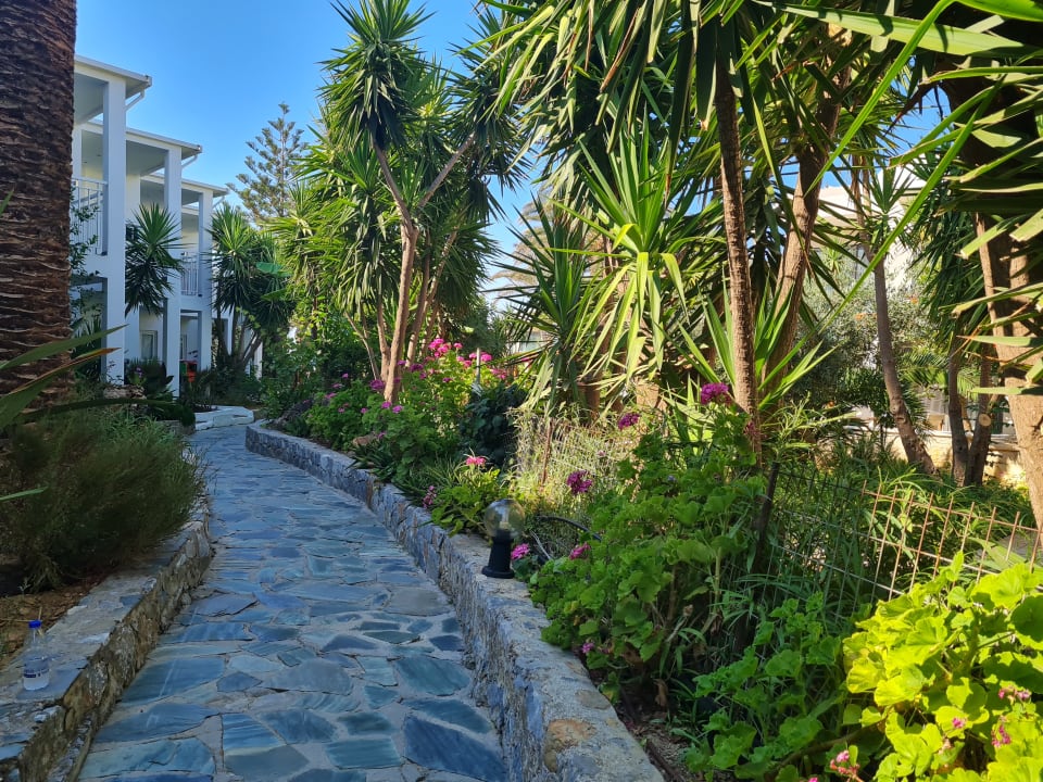 Gartenanlage HARPIN Happy Days Beach Hotel