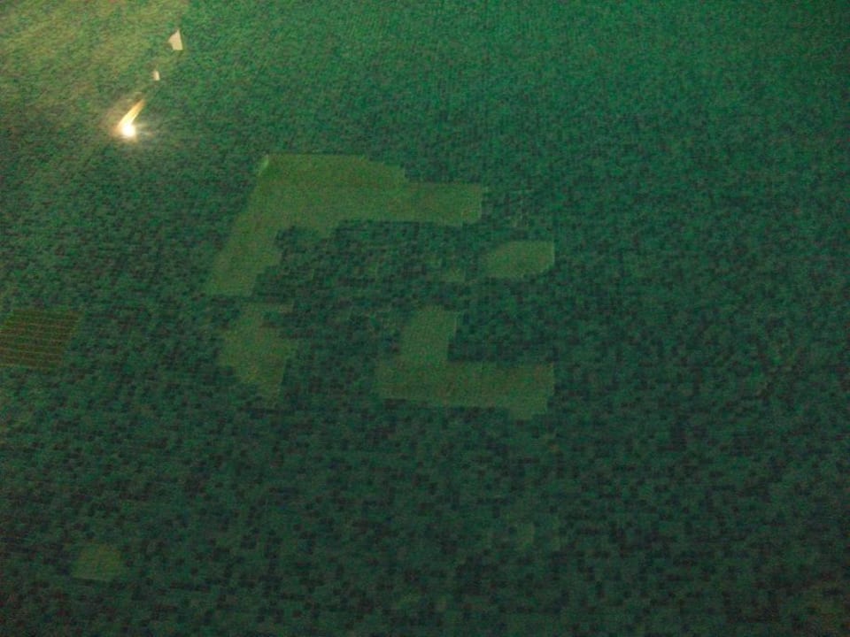 Pool mit fehlenden Fließen Queen's Bay Hotel