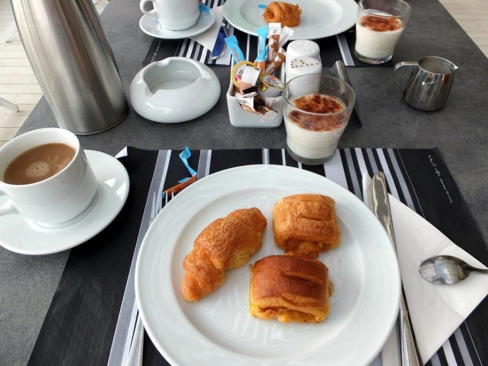 Frühstück auf der Terrasse Mon Repos Palace - Adults only