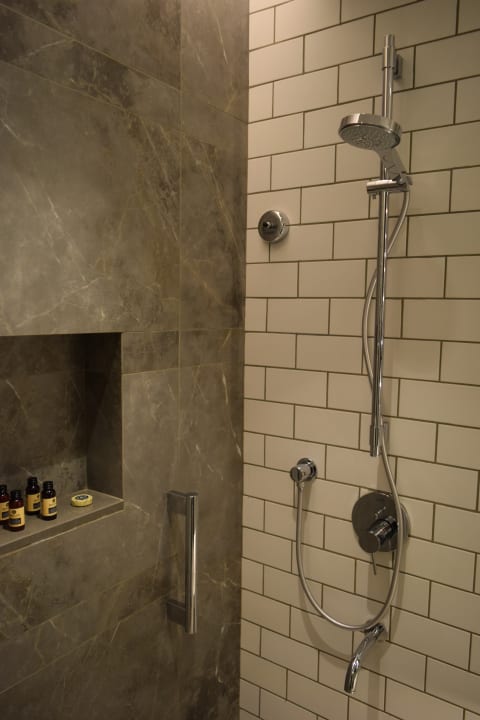 Zimmer The WB Abu Dhabi, Curio Collection By Hilton