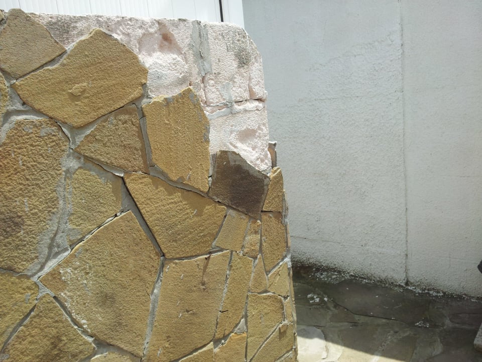 Polygonalsteine überall lose HI Hotels Imperial Resort