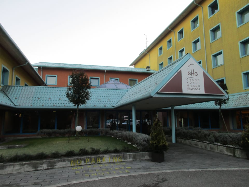 Hoteleingang Hilton Garden Inn Milan Malpensa
