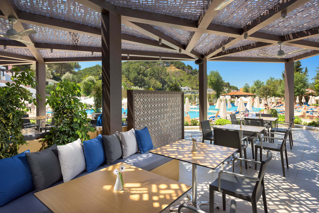 Aquamarine Snack Bar Outdoors Olympic Palace Resort Hotel & Convention Center