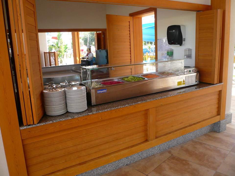 Snack Bar am Pool Hotel Baia Lara
