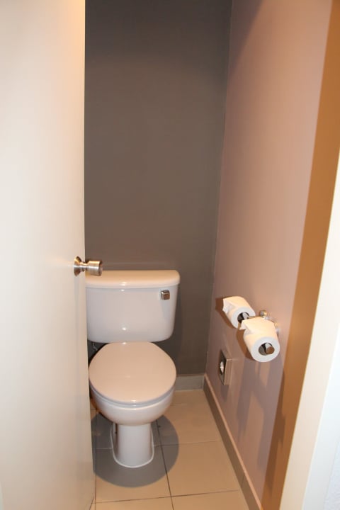 WC sehr eng!!!! Hotel Novotel London Waterloo