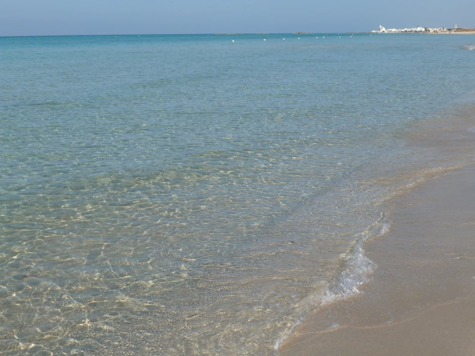 Strandspaziergang am Morgen Vivosa Apulia Resort