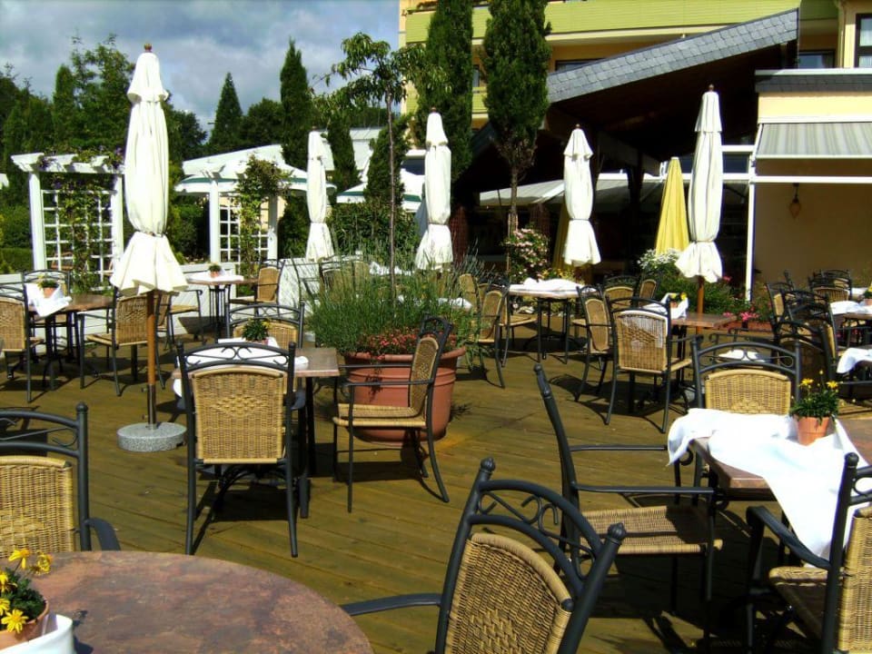 Die Außenterrasse DORMERO Hotel Bonn - Windhagen