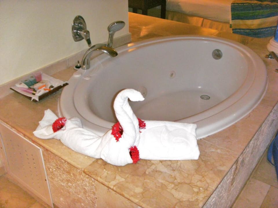 Whirlpool mit netter Deko Grand Palladium Select Bávaro Resort & Spa