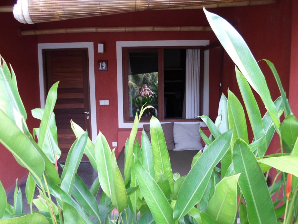 Eingang zum Zimmer Hotel Pinkcoco Bali