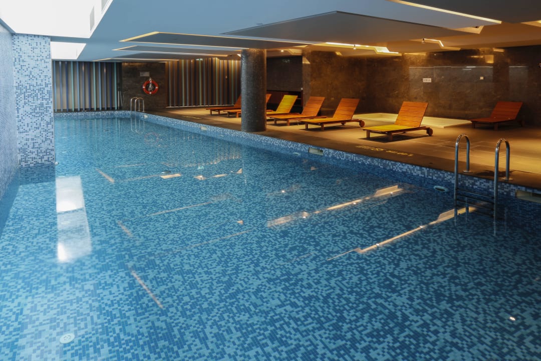 Indoor Pool Radisson Blu Hotel Istanbul Asia