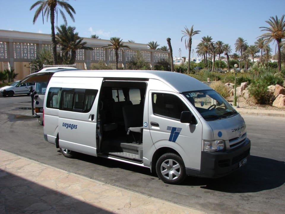 Transferbus Hotel - Flughafen Zita Beach Resort