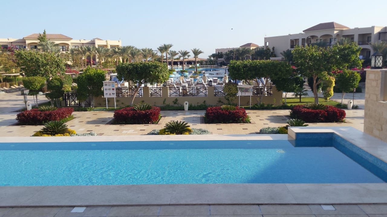 Widok z lobby JAZ Aquamarine Resort