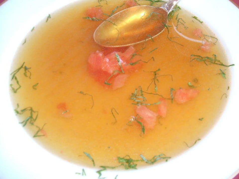 Tomatenconsomme mit Basilikumchiffonade Schlosshotel Kronberg