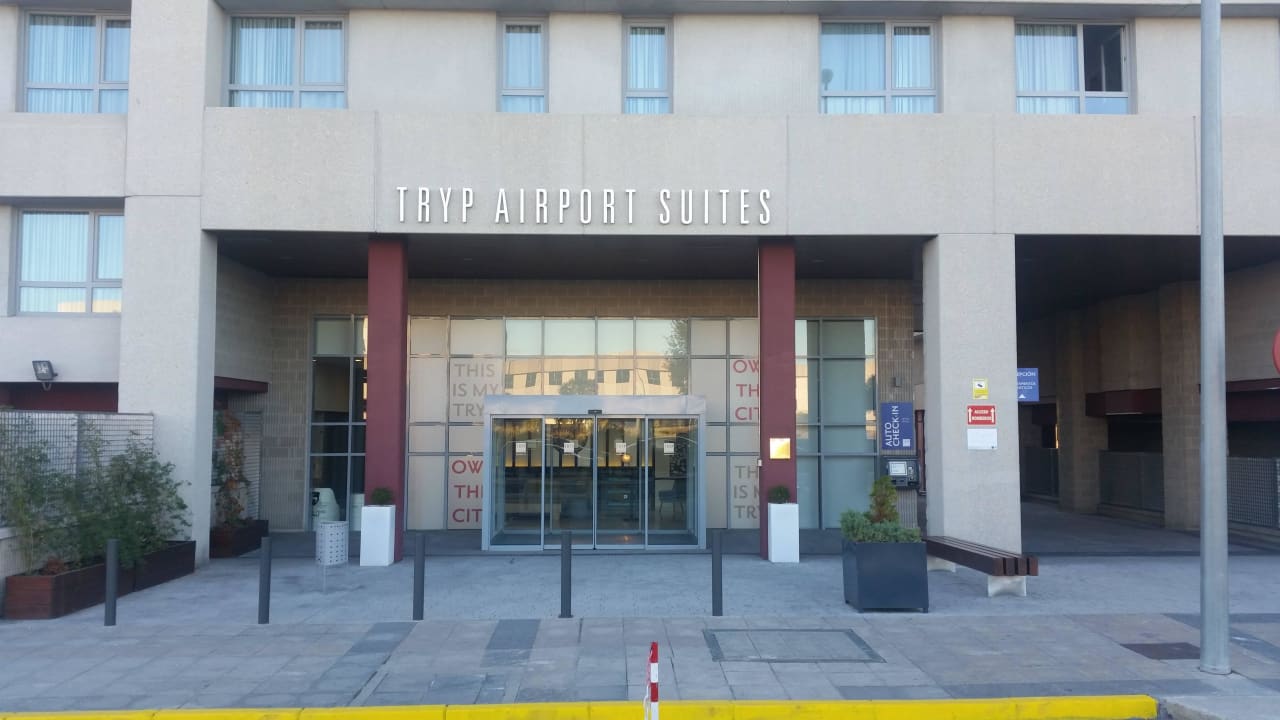 Hotel TRYP Madrid Airport Suites  Madrid Airport Suites, Affiliated by Meliá