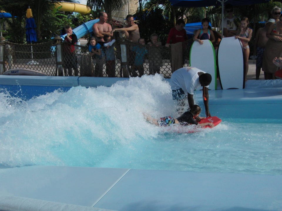 Surfkanal im Wasserpark Beaches Turks & Caicos
